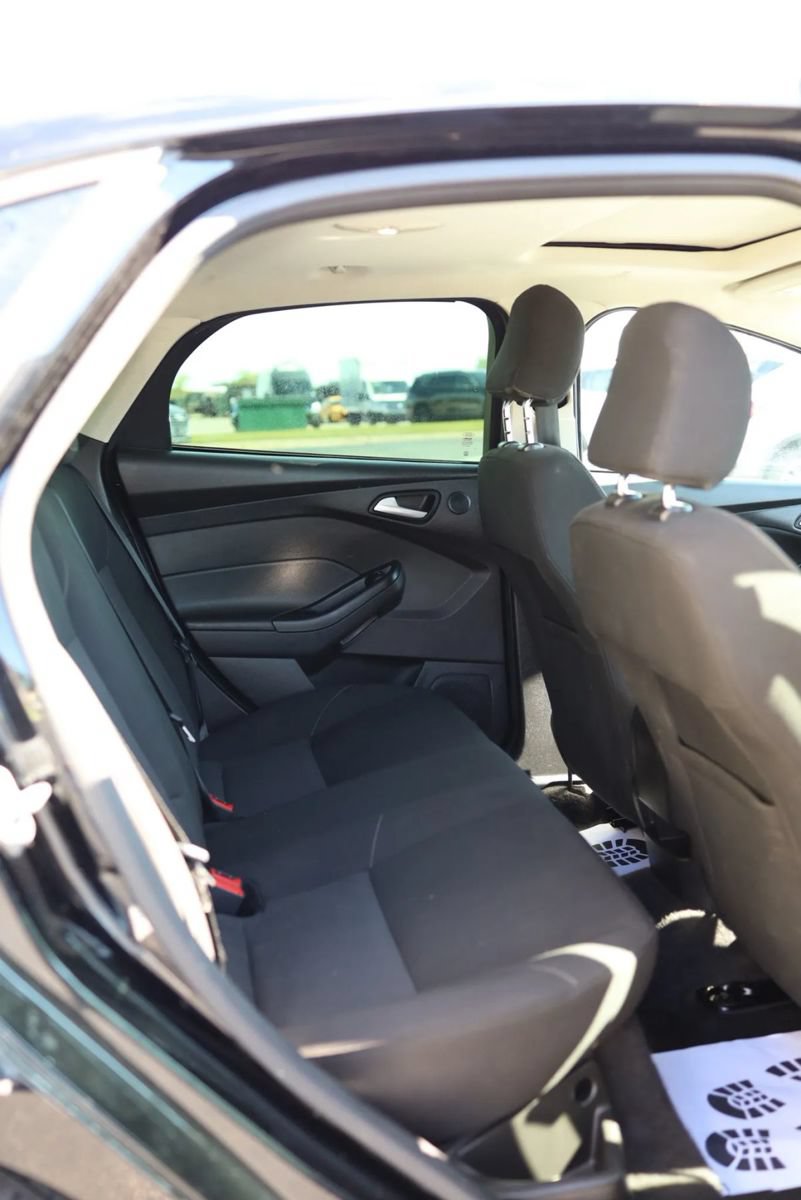 Used 2017 Ford Focus SEL w/ Cold Weather Package FWD image 37