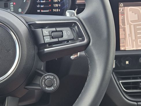 Certified 2025 Porsche Macan image 27