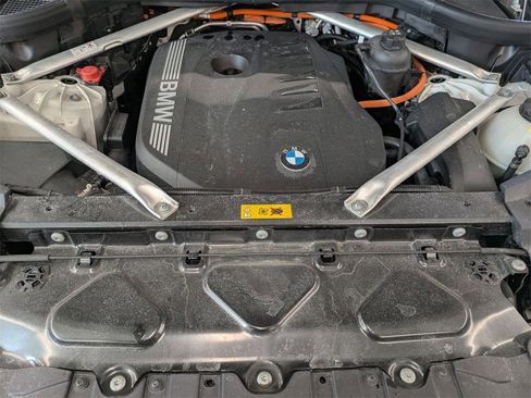 Used 2025 BMW X5 xDrive50e image 39