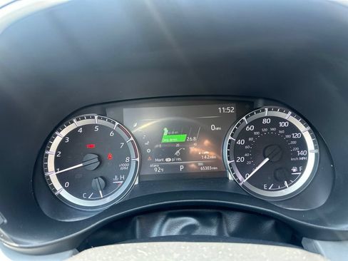 Used 2023 Toyota Highlander XLE AWD/4WD image 15