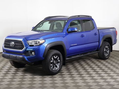 Used 2018 Toyota Tacoma TRD Off-Road AWD/4WD image 6