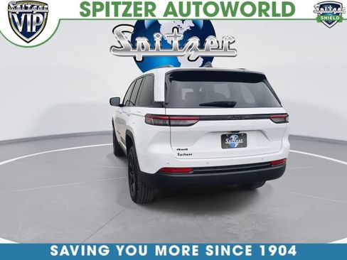 Used 2024 Jeep Grand Cherokee Altitude AWD/4WD image 8