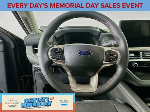 Used 2025 Ford Explorer Active AWD/4WD image 11