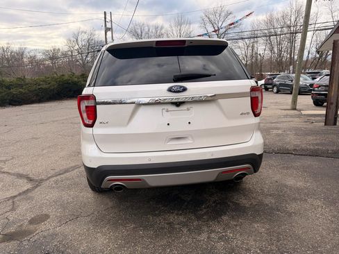Used 2016 Ford Explorer XLT w/ Equipment Group 202A image 6