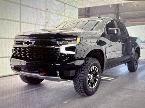 Used 2023 Chevrolet Silverado 1500 ZR2 w/ Technology Package AWD/4WD image 3