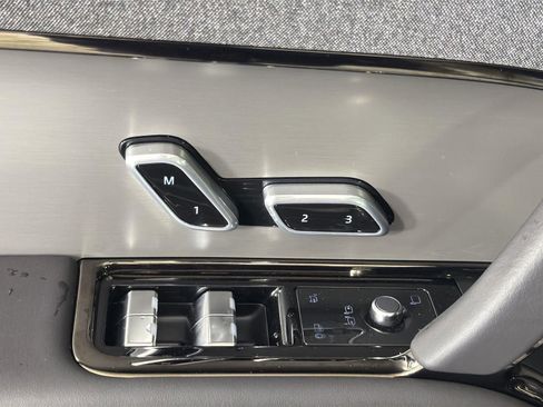 Used 2025 Land Rover Range Rover Sport SE image 24