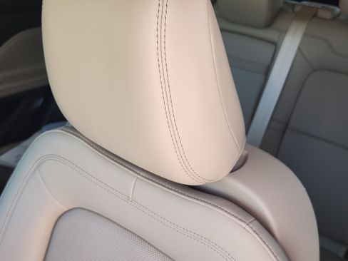 Used 2021 Lincoln Corsair AWD w/ Premium Package image 18