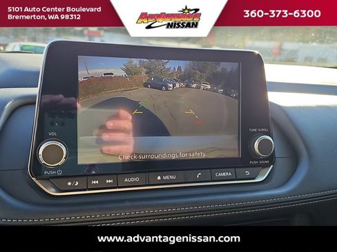 Used 2024 Nissan Rogue SV image 16