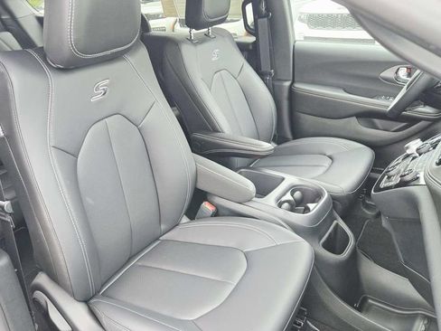 New 2026 Chrysler Pacifica Select w/ S Appearance Package FWD image 20