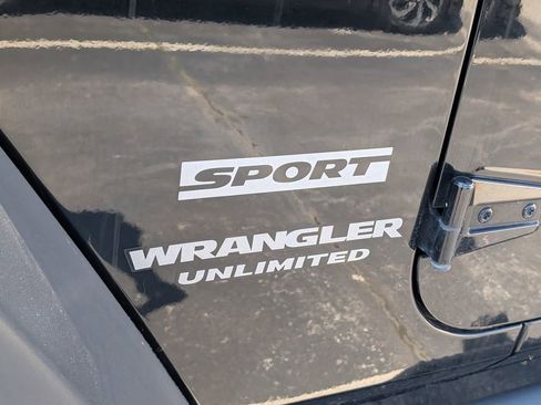 Used 2017 Jeep Wrangler Unlimited Sport w/ Quick Order Package 24S AWD/4WD image 11