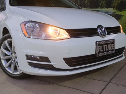 Used 2017 Volkswagen Golf SE image 7