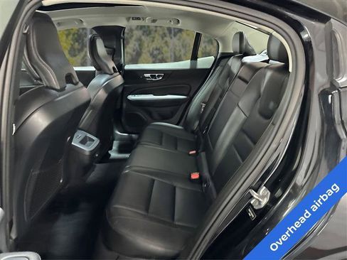Used 2019 Volvo S60 T6 Momentum w/ Premium Package image 10