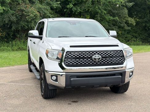 Used 2019 Toyota Tundra SR5 w/ SR5 Upgrade Package image 17