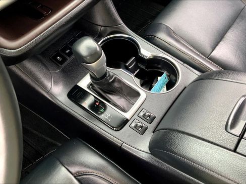 Used 2019 Toyota Highlander XLE image 15