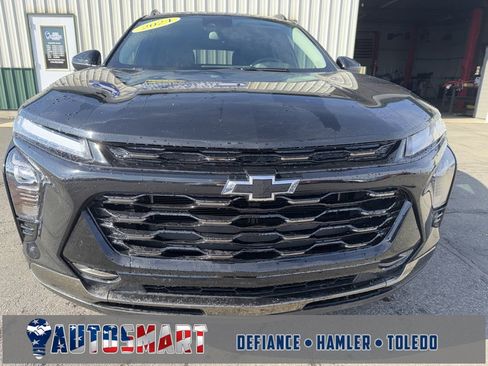 Used 2024 Chevrolet Trax ACTIV w/ Driver Confidence Package image 2