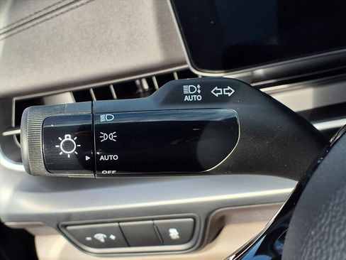 Used 2026 Kia Carnival FWD image 13