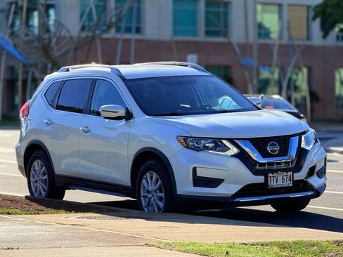 Used 2018 Nissan Rogue SV image 6
