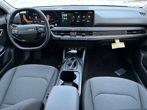 New 2025 Kia K4 LXS image 13