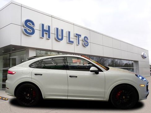 Used 2023 Porsche Cayenne GTS image 4