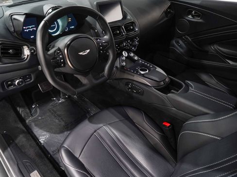 Used 2022 Aston Martin V8 Vantage Coupe RWD image 2