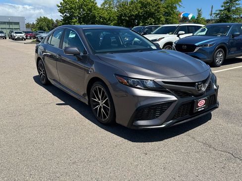 Used 2024 Toyota Camry SE w/ Cold Weather Package AWD/4WD image 9