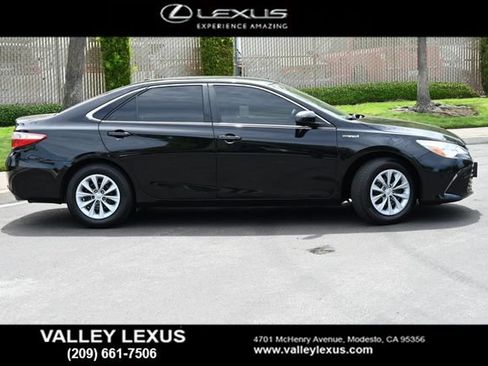 Used 2016 Toyota Camry LE FWD image 3