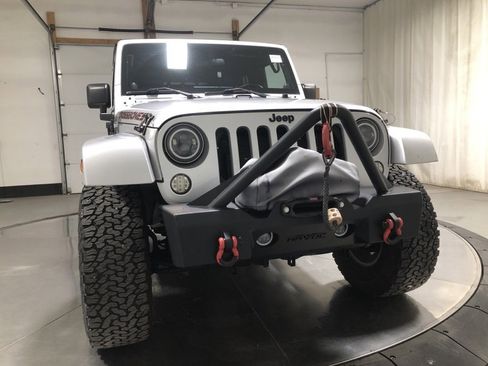 Used 2012 Jeep Wrangler Unlimited Sahara image 2