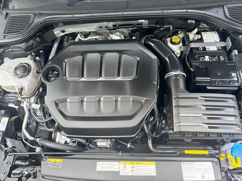 Used 2025 Volkswagen GTI SE FWD image 33
