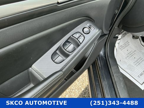 Used 2022 Nissan Altima 2.5 SV FWD image 22