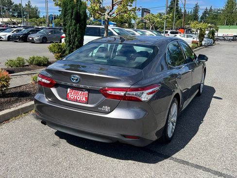 Used 2019 Toyota Camry XLE FWD image 7