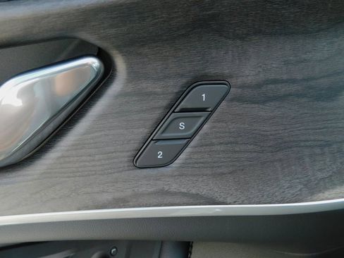 New 2025 Jeep Grand Cherokee L Limited w/ Luxury Tech Group II image 30