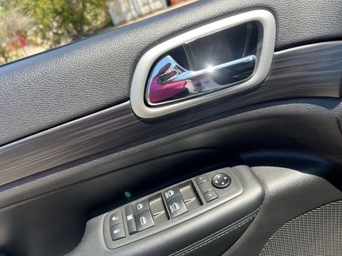 Used 2021 Jeep Grand Cherokee Laredo X image 31