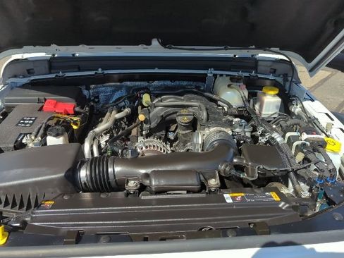 Certified 2024 Jeep Gladiator Rubicon w/ Technology Group image 23