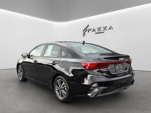 Used 2022 Kia Forte LXS FWD image 7