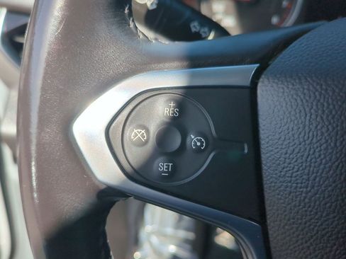 Used 2021 Chevrolet Traverse LT image 12