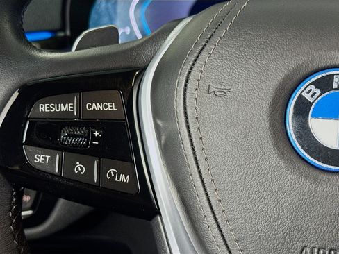 Used 2023 BMW 530e w/ Premium Package image 13