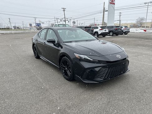 Certified 2025 Toyota Camry SE image 3