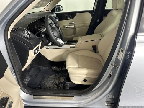 New 2026 Mercedes-Benz GLB 250 image 9
