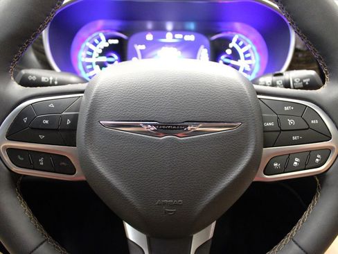 Used 2023 Chrysler Pacifica Pinnacle image 12