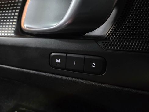 Used 2020 Volvo XC40 T4 R-Design w/ Protection Package Premier image 31