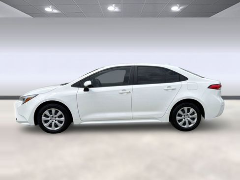 Used 2024 Toyota Corolla LE FWD image 2
