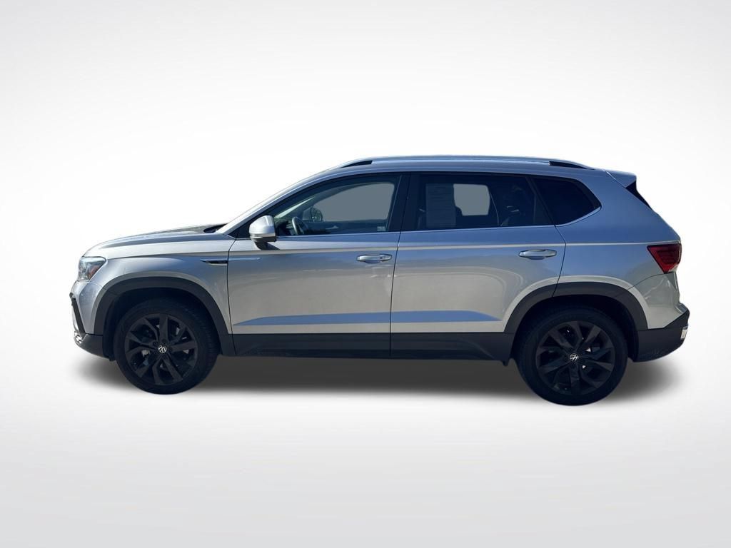 Certified 2023 Volkswagen Taos SE w/ Black Wheel Package FWD image 8