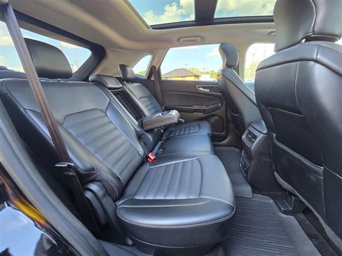 Used 2018 Ford Edge SEL w/ Equipment Group 201A AWD/4WD image 16