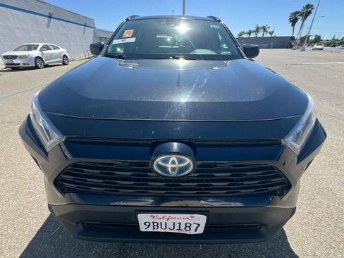 Used 2022 Toyota RAV4 LE AWD/4WD image 2