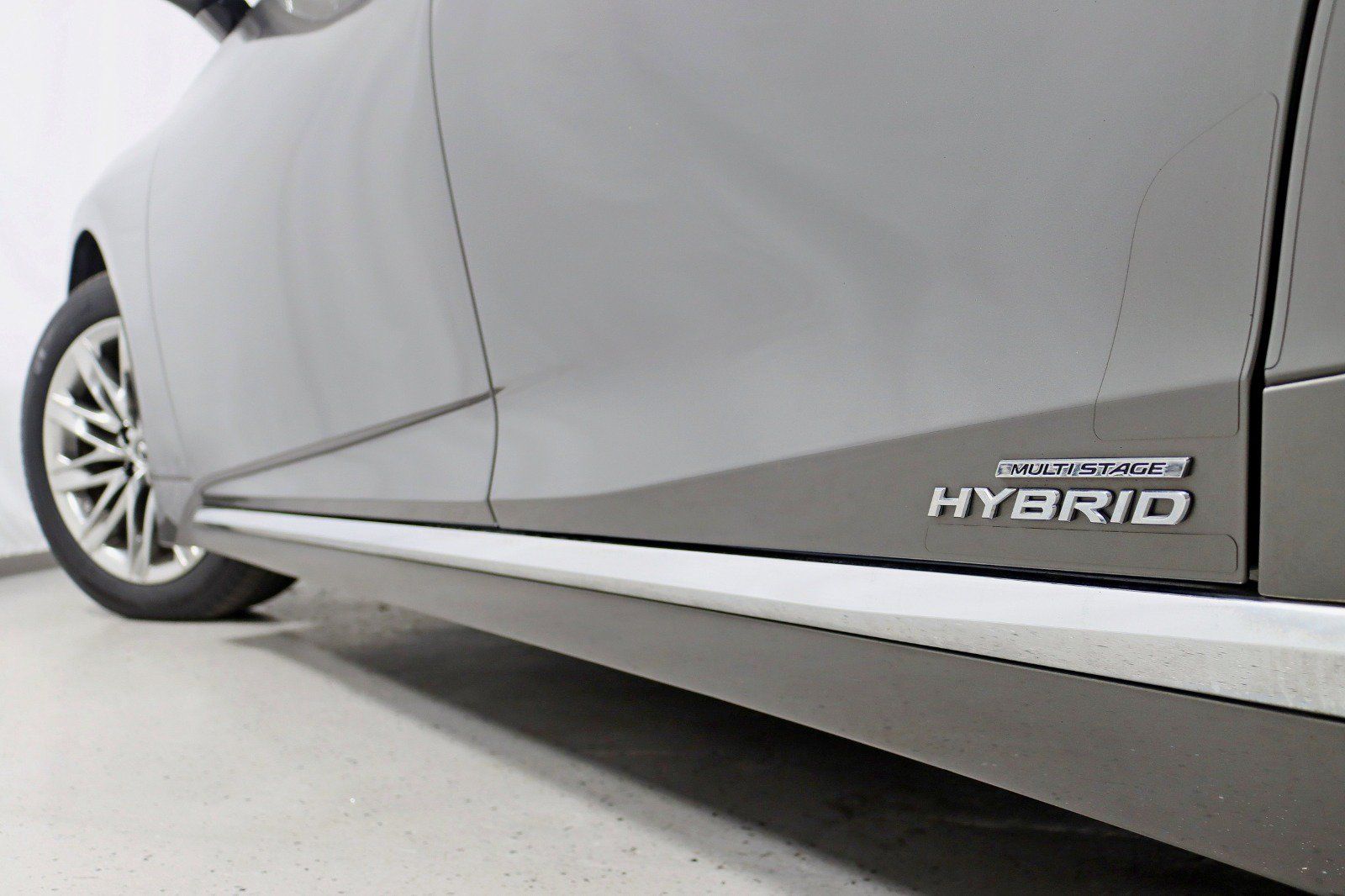Used 2018 Lexus LS 500h AWD w/ Accessory Package (Z2) image 13