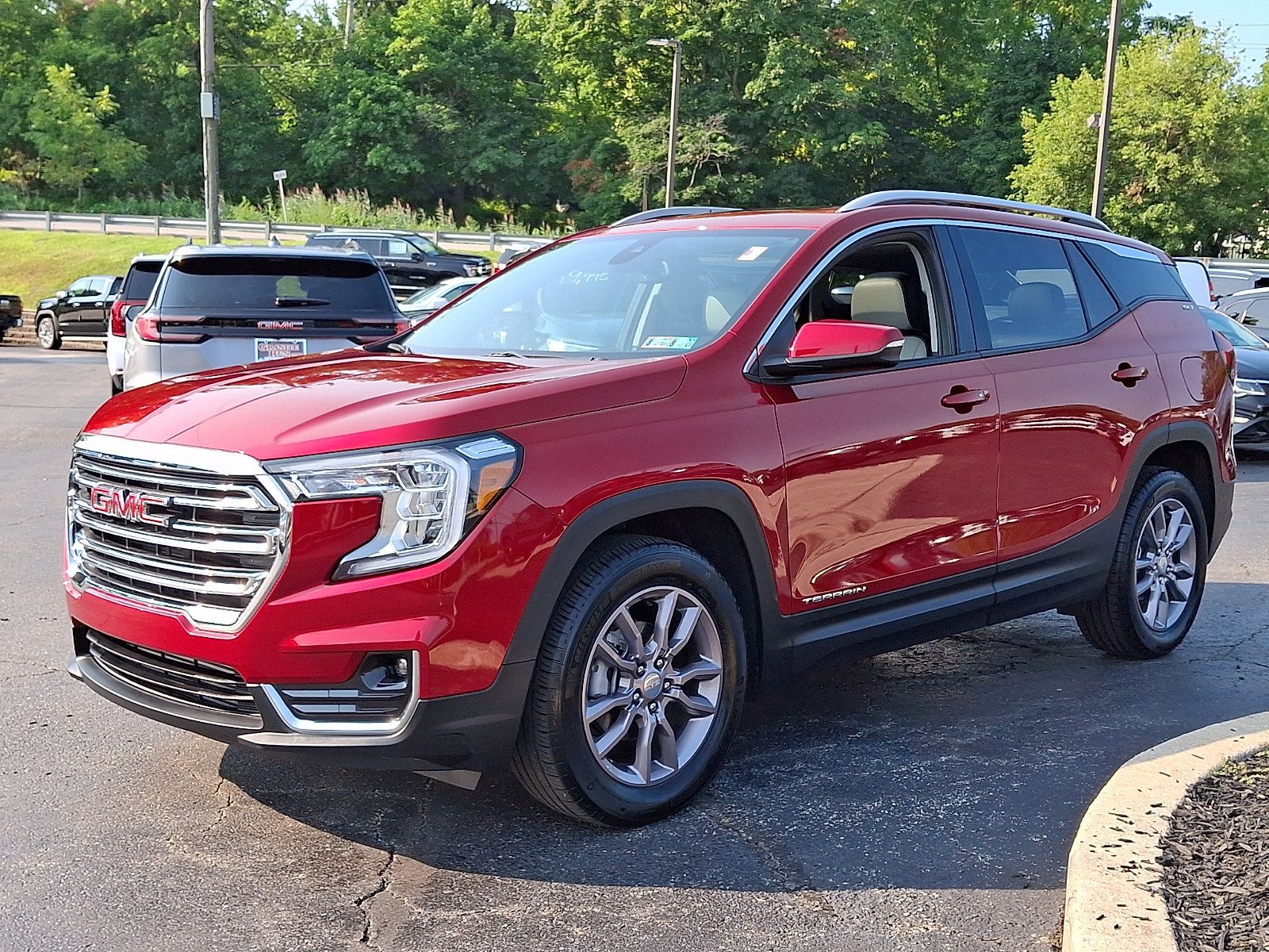Used 2023 GMC Terrain SLT AWD/4WD image 3