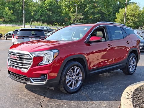 Used 2023 GMC Terrain SLT AWD/4WD image 3