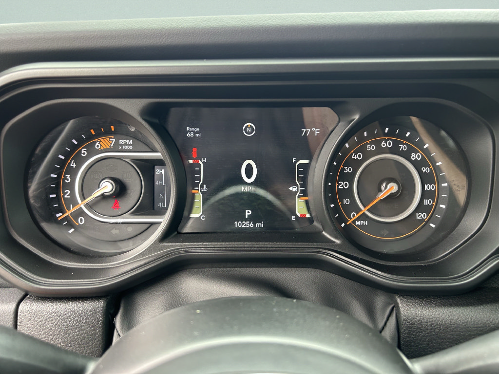 Used 2025 Jeep Wrangler Unlimited Sahara AWD/4WD image 32