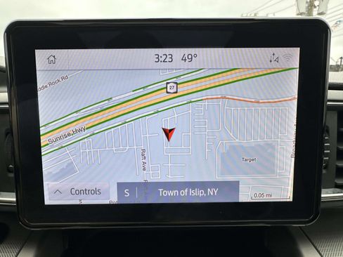 Used 2022 Ford Explorer XLT w/ Equipment Group 202A AWD/4WD image 22