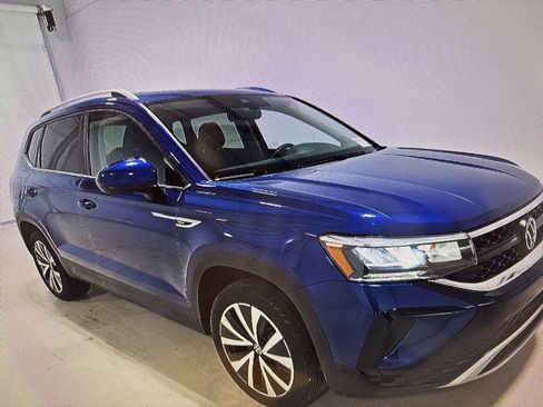 Used 2024 Volkswagen Taos SE image 3